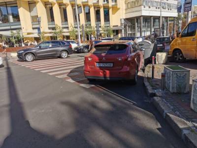 Возле столичной синагоги заметили наглого «героя парковки»