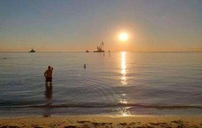 С городского пляжа Одессы убрали затонувший танкер Delfi