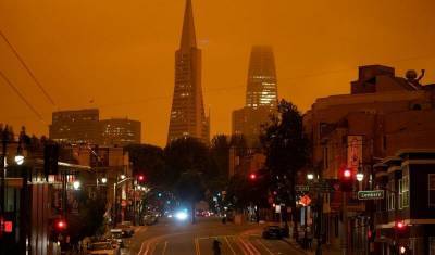 Пожары окрасили небо Калифорнии в оранжевый цвет