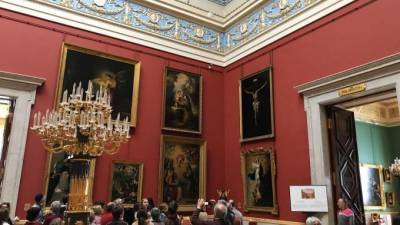 В Петербурге разрешили проводить экскурсии в музеях и парках