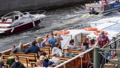 На реках и каналах Петербурга заработало водное такси