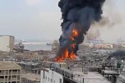 В порту Бейрута произошел сильный пожар