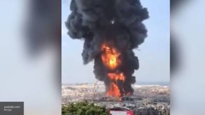 Жители Бейрута рассказали о мощном пожаре в порту