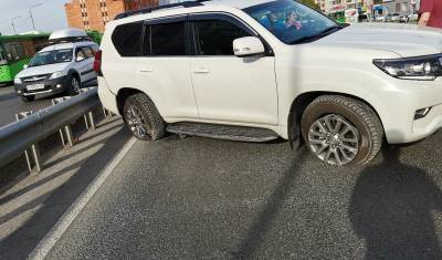 Внедорожник Toyota перевернулся на развязке Мельникайте-Широтная в Тюмени