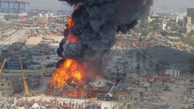 Новый пожар в порту Бейрута вызвал шквал паники в соцсетях — видео