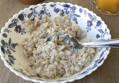 Диетолог развеяла миф о пользе самого популярного в России завтрака