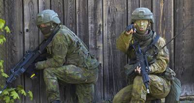 Британские солдаты застряли в Эстонии из-за сломанного самолета министра