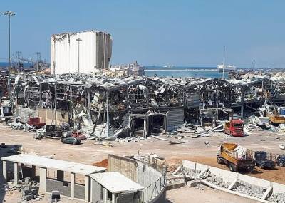 Бейрут снова в огне: В порту ливанской столицы вспыхнул сильный пожар