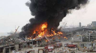 В Бейруте вспыхнул пожар в порту, в котором произошел взрыв