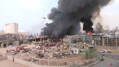 Крупный пожар в порту Бейрута — видео