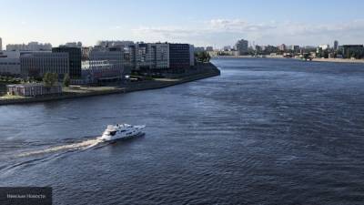 Водное такси начало курсировать по рекам и каналам Петербурга