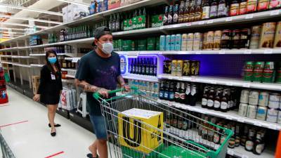 В Госдуме оценили идею повысить минимальный возраст продажи алкоголя