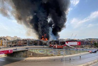 В порту Бейрута загорелся склад с автомаслами и покрышками