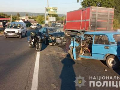 Пострадал мужчина, автомобили смяты: в Харьковской области произошло масштабное ДТП