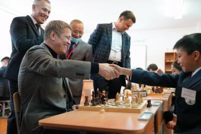Радий Хабиров проиграл в шахматы школьнику