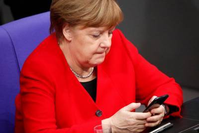 Зеленский позвонил Меркель на фоне угрозы срыва «нормандской» встречи