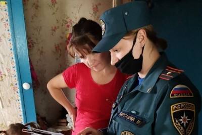 В Псковском районе проверили безопасность детей в многодетных и неблагополучных семьях