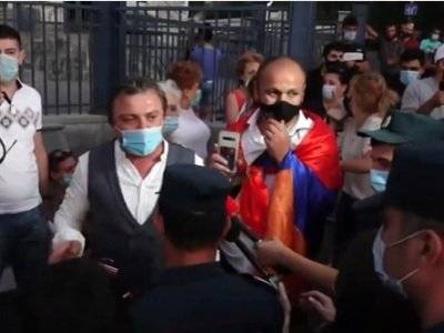 Перед особняком премьер-министра Армении прошла акция протеста