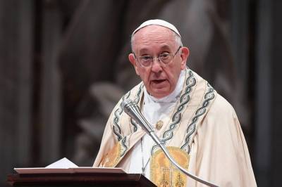 Папа Римский на встрече с прихожанами снял маску и заявил, что любовь победит коронавирус