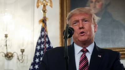 Трамп продлил режим санкций из-за «угрозы иностранного вмешательства»