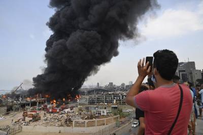 "Удар в спину": пожар в Бейруте назвали преднамеренной диверсией