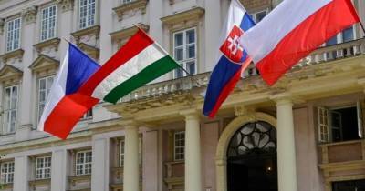 Премьер Чехии выступил против встречи премьеров Вышеградской группы с пропольской оппозицией