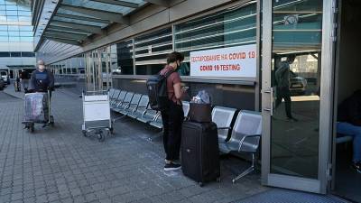 Массовые нарушения санитарных норм выявили в аэропортах и авиакомпаниях