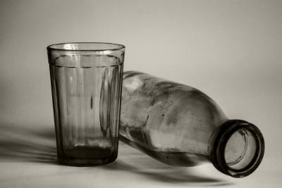 День граненого стакана: как его отмечают новосибирцы