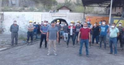 Шахтеры в центрально-анатолийской турецкой провинции бастуют поскольку 13 месяцев не получали зарплату
