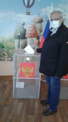 Министр экологии Челябинской области и его зам первыми проголосовали на выборах в ЗСО