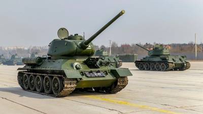 Стрельба из легендарных Т-34 прошла накануне Дня танкиста в Подмосковье — видео