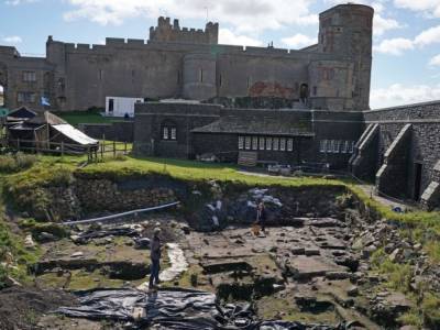 Археологи неожиданно обнаружили еще одно здание в замке королей Нортумбрии