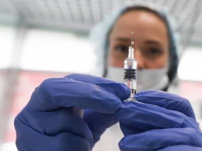 Иммунолог назвал заболевания, несовместимые с прививкой от коронавируса