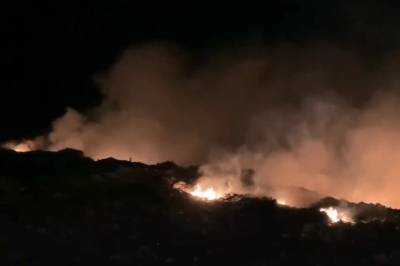 В Кривом Роге возле шахты загорелся мусорный полигон (видео)