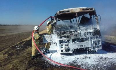 На трассе в Ростовской области сгорел пассажирский автобус