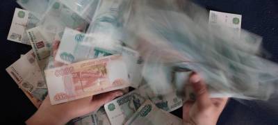 В Карелии осудили женщину, укравшую у жителей более полумиллиона рублей