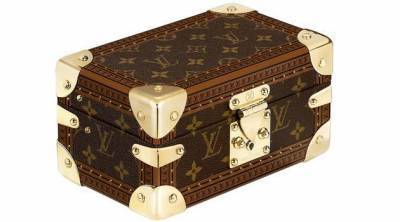 В апартаментах Louis Vuitton в ГУМе открылась выставка самых редких чемоданов бренда
