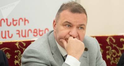Микаел Мелкумян обратился к Леониду Калашникову с просьбой помочь в открытии границы