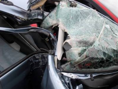 Автомобиль протаранил отбойник в Москве: погибли двое
