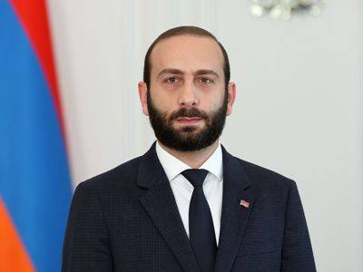 Спикер НС Армении вновь раздает премии