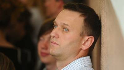МВД РФ разыскивает уклонившуюся от опроса спутницу Навального