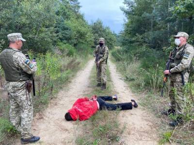 Во Львовской области мужчина после вопроса, что он делает возле границы, с ножом напал на пограничника – ГПСУ