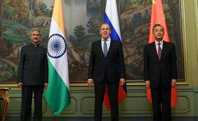 Синьхуа: главы МИД Китая и Индии провели переговоры в Москве