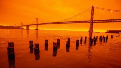 Страшно и красиво: оранжевое небо над Калифорнией