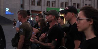 Бунт охватил Одессу, военные окружили здание ОГА, фото: "Руки прочь от..."