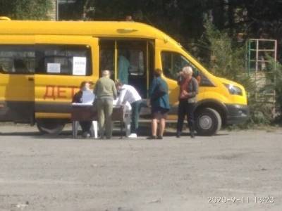 В Далматово участок на выборах в облдуму оборудовали в школьном автобусе