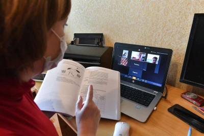 Часть российских школ перевела учеников на дистанционное обучение