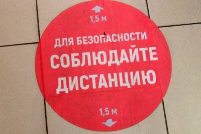«Ковидный» коллекционер: кто-то похищает из парков Москвы таблички о дистанциях