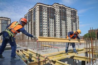 Замминистра строительства задумался о темпах сдачи жилья в Петербурге