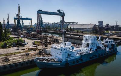 Командующий ВМС отметил готовность завода "Океан" к ремонту военных кораблей